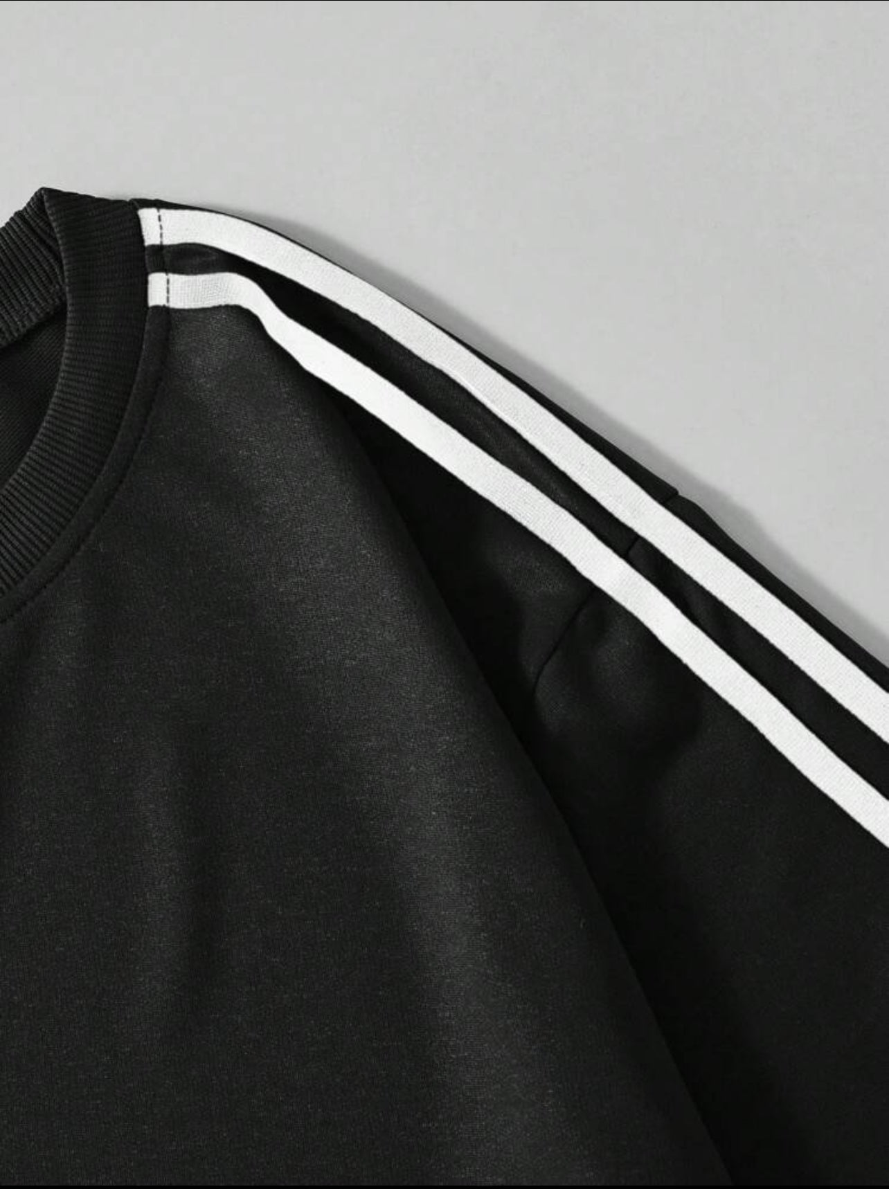 Brazilian Text & National Flag Print Short-Sleeve T-Shirt with Black Ribbon – Black & White Old Money Style